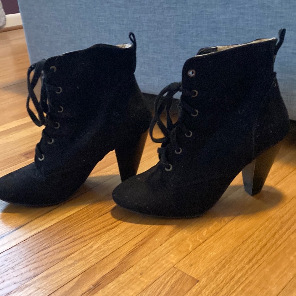 Black lace up boots faux fur lined size 8